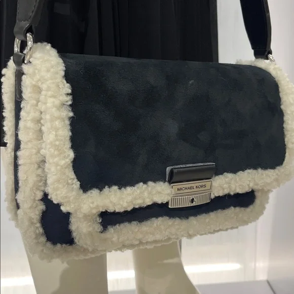 MICHAEL KORS Bradshaw Medium Suede and Faux Shearling Messenger BagBlack NWT